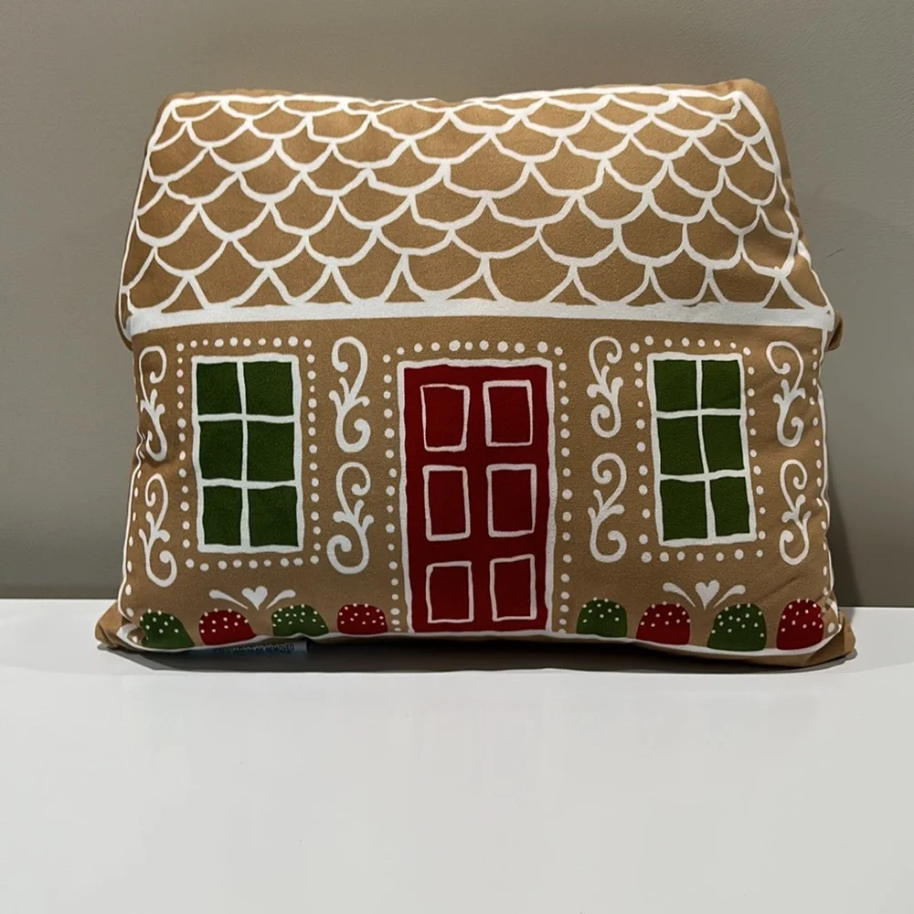 🌸NEW HOBBY LOBBY GINGERBREAD HOUSE PILLOW CHRISTMAS DECORATIONS (14in. X 18in).